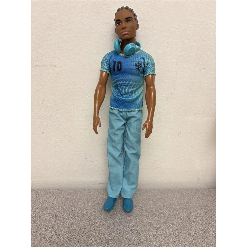 Mattel Barbie Ken Fashionistas Lot of 5 Dolls With Outfits, Shoes, Accessories